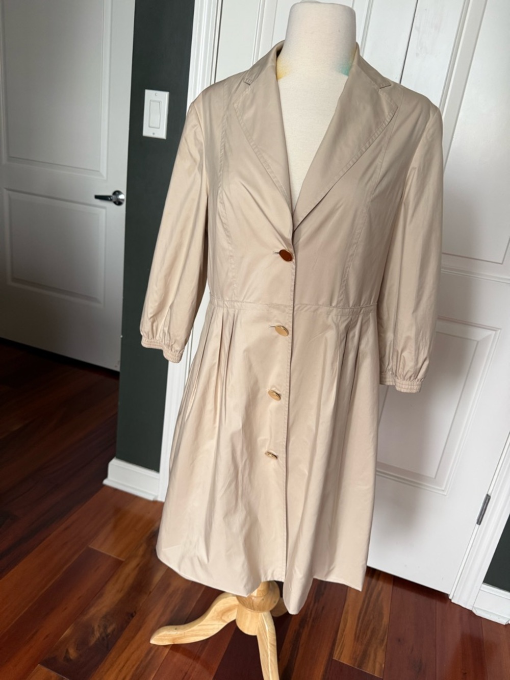 Ports 1961 Light Beige Button-Front Trench Coat